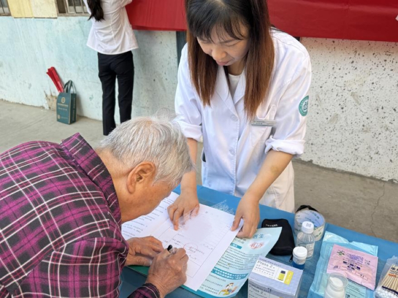 科学控体重 健康长相伴——系列宣传走进百姓家，健康咨询服务暖人心
